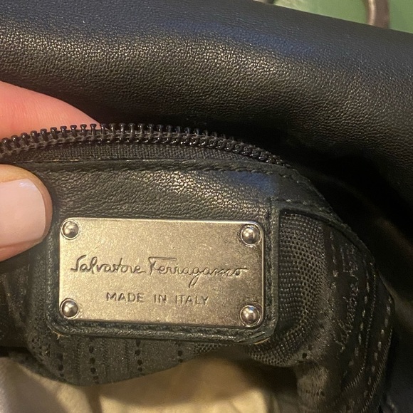 Salvatore FERRAGAMO very large black leather hobo bag - Picture 11 of 13